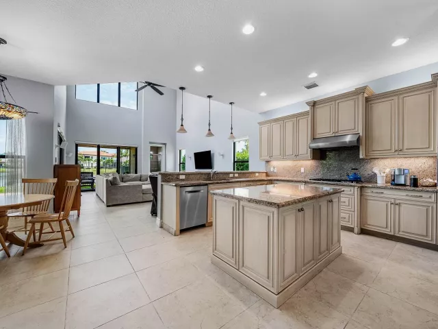 5-bedroom home for sale in Delray Beach - 16884 Strasbourg Lane - MondialRealty