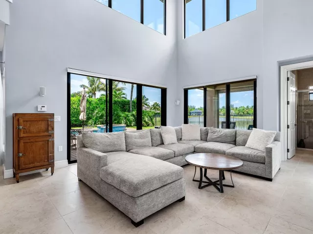 5-bedroom home for sale in Delray Beach - 16884 Strasbourg Lane - MondialRealty