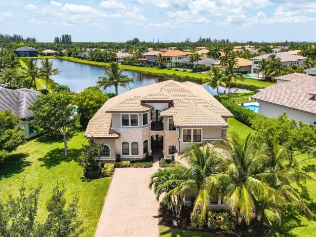 5-bedroom home for sale in Delray Beach - 16884 Strasbourg Lane - MondialRealty