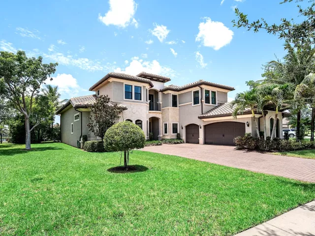 5-bedroom home for sale in Delray Beach - 16884 Strasbourg Lane - MondialRealty