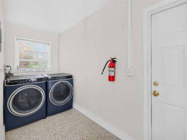 2-bedroom home for sale in Fort Lauderdale - 1750 NE 56th St - MondialRealty