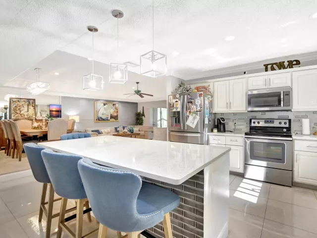 3-bedroom home for sale in Boca Raton - 20936 Concord Green Drive E - MondialRealty