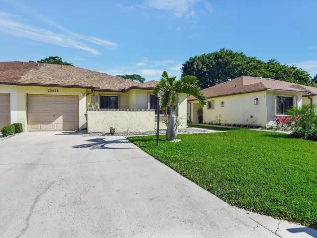 3-bedroom home for sale in Boca Raton - 20936 Concord Green Drive E - MondialRealty