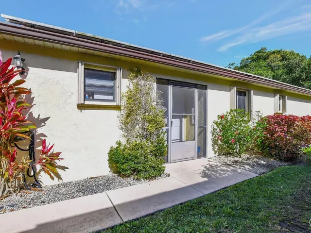 3-bedroom home for sale in Boca Raton - 20936 Concord Green Drive E - MondialRealty