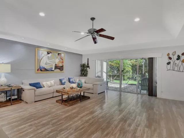 3-bedroom home for sale in Boca Raton - 20936 Concord Green Drive E - MondialRealty