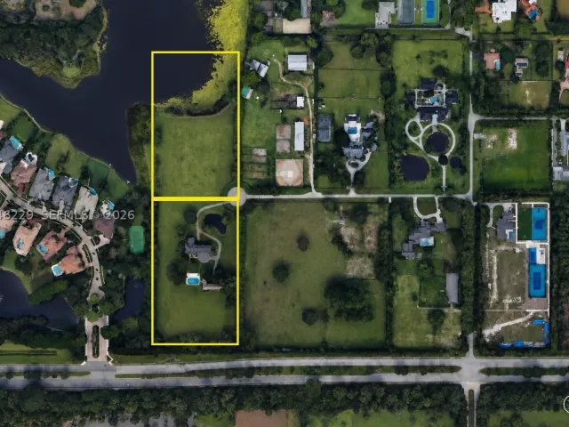 5-bedroom home for sale in Boca Raton - 8705 Surrey Ln - MondialRealty