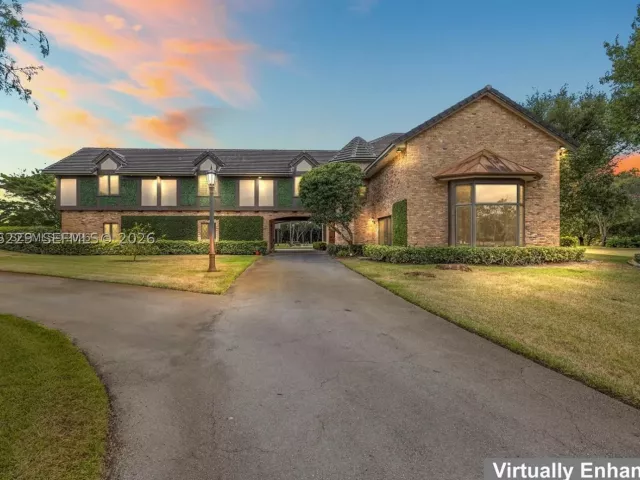 5-bedroom home for sale in Boca Raton - 8705 Surrey Ln - MondialRealty