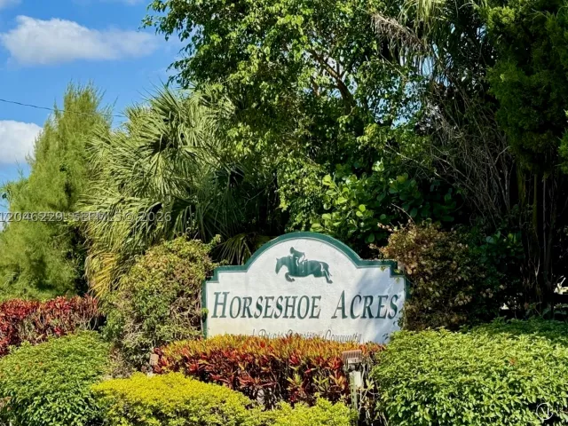 5-bedroom home for sale in Boca Raton - 8705 Surrey Ln - MondialRealty