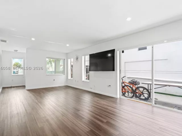 4-bedroom home for rent in Miami - 13990 SW 160th Ter - MondialRealty