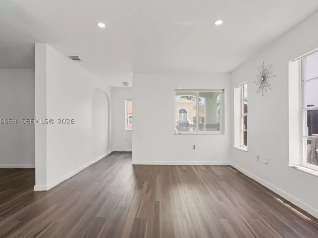 4-bedroom home for rent in Miami - 13990 SW 160th Ter - MondialRealty