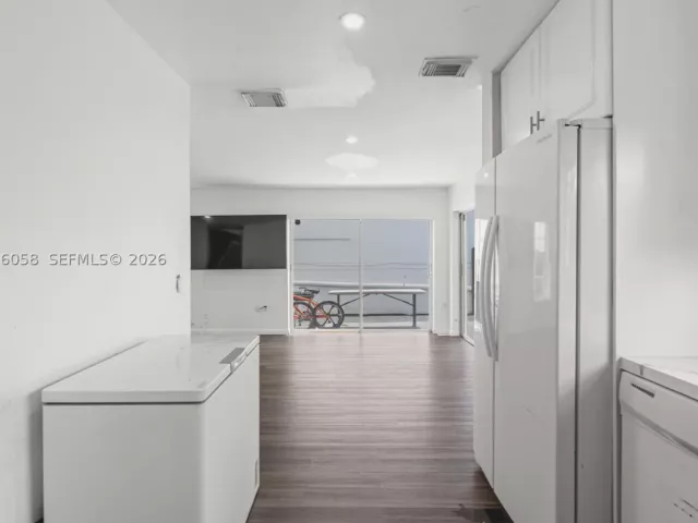 4-bedroom home for rent in Miami - 13990 SW 160th Ter - MondialRealty
