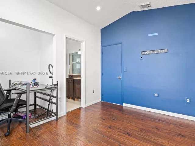 4-bedroom home for rent in Miami - 13990 SW 160th Ter - MondialRealty