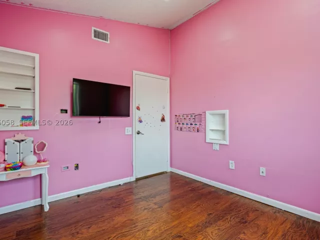 4-bedroom home for rent in Miami - 13990 SW 160th Ter - MondialRealty