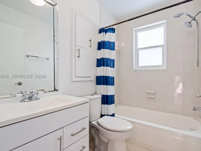 4-bedroom home for rent in Miami - 13990 SW 160th Ter - MondialRealty