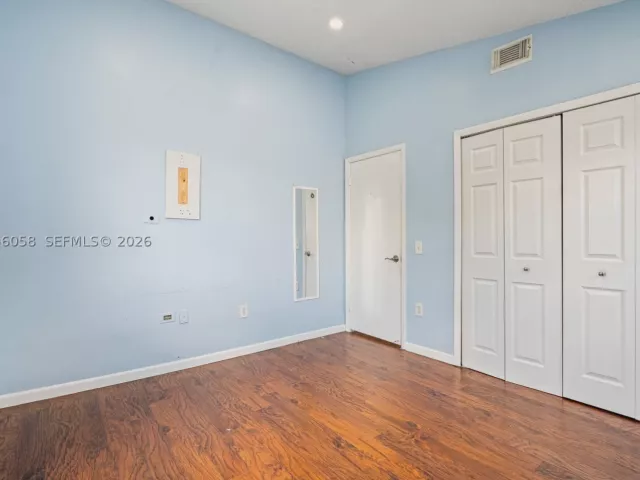 4-bedroom home for rent in Miami - 13990 SW 160th Ter - MondialRealty