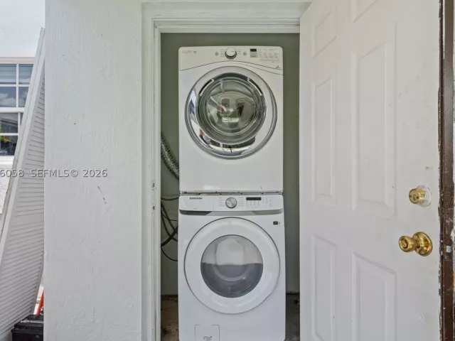 4-bedroom home for rent in Miami - 13990 SW 160th Ter - MondialRealty