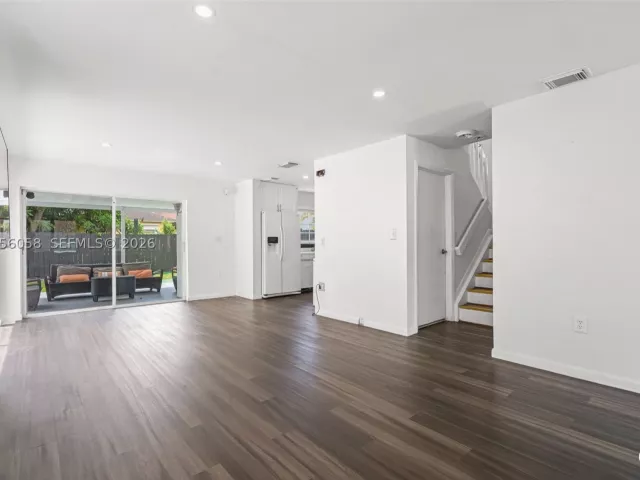 4-bedroom home for rent in Miami - 13990 SW 160th Ter - MondialRealty