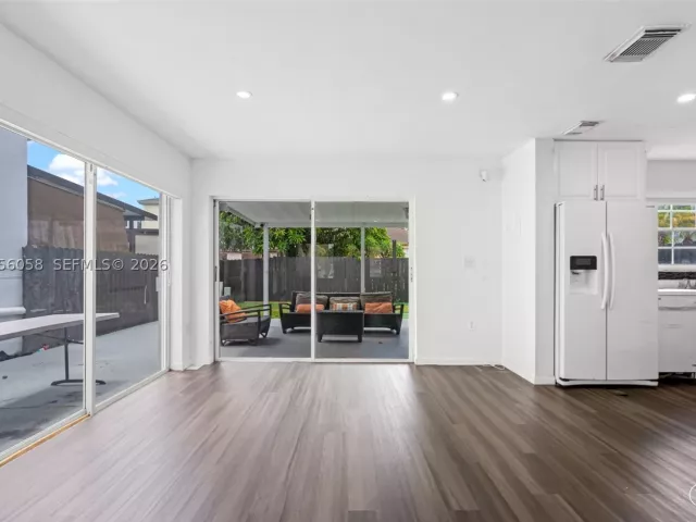 4-bedroom home for rent in Miami - 13990 SW 160th Ter - MondialRealty