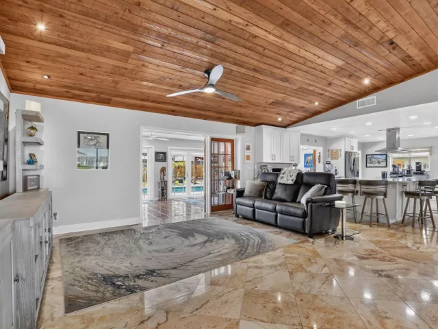 4-bedroom home for sale in Boca Raton - 32 SW 14TH Avenue - MondialRealty