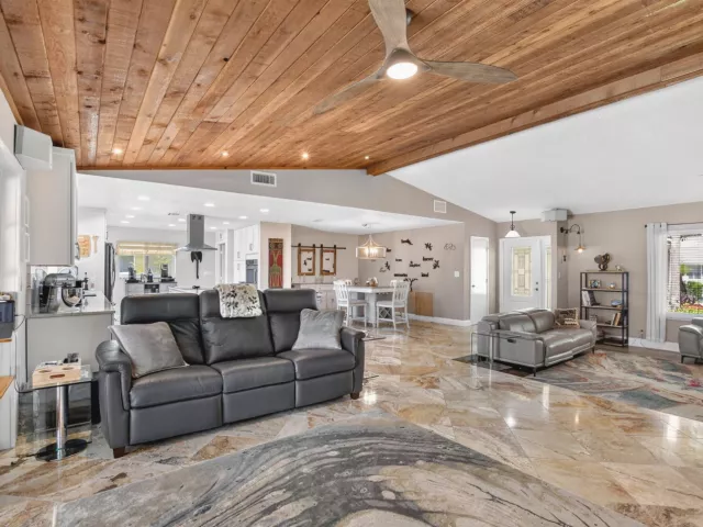 4-bedroom home for sale in Boca Raton - 32 SW 14TH Avenue - MondialRealty