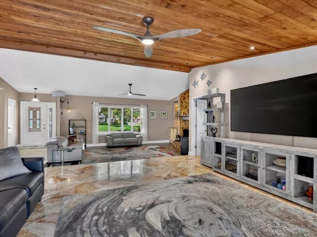 4-bedroom home for sale in Boca Raton - 32 SW 14TH Avenue - MondialRealty