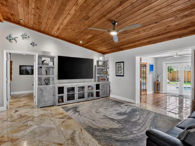 4-bedroom home for sale in Boca Raton - 32 SW 14TH Avenue - MondialRealty
