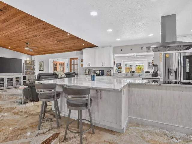 4-bedroom home for sale in Boca Raton - 32 SW 14TH Avenue - MondialRealty