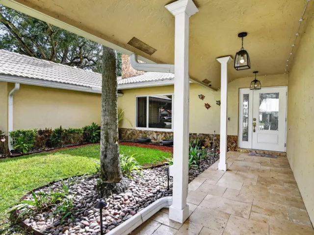 4-bedroom home for sale in Boca Raton - 32 SW 14TH Avenue - MondialRealty