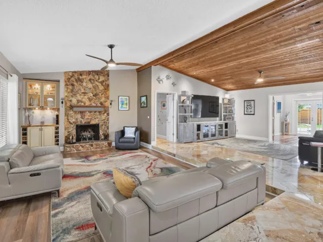 4-bedroom home for sale in Boca Raton - 32 SW 14TH Avenue - MondialRealty