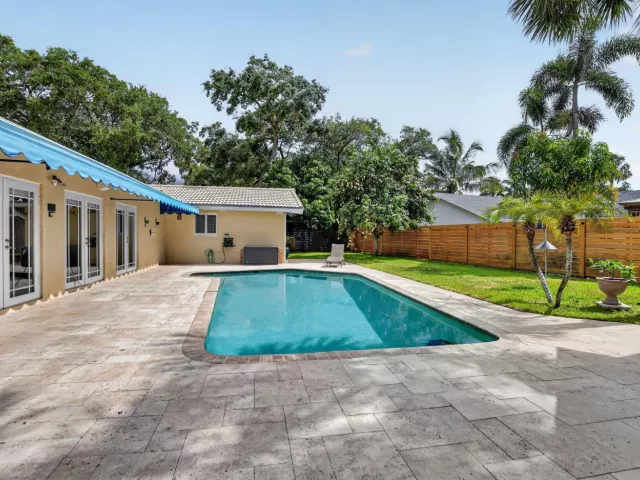 4-bedroom home for sale in Boca Raton - 32 SW 14TH Avenue - MondialRealty