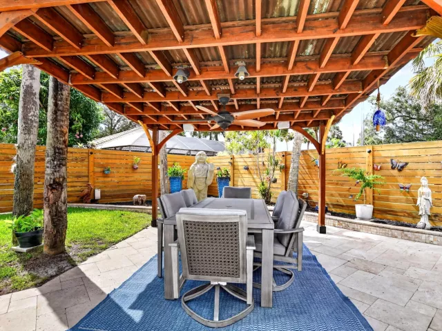 4-bedroom home for sale in Boca Raton - 32 SW 14TH Avenue - MondialRealty