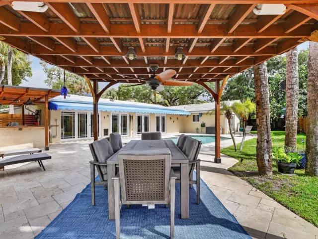 4-bedroom home for sale in Boca Raton - 32 SW 14TH Avenue - MondialRealty