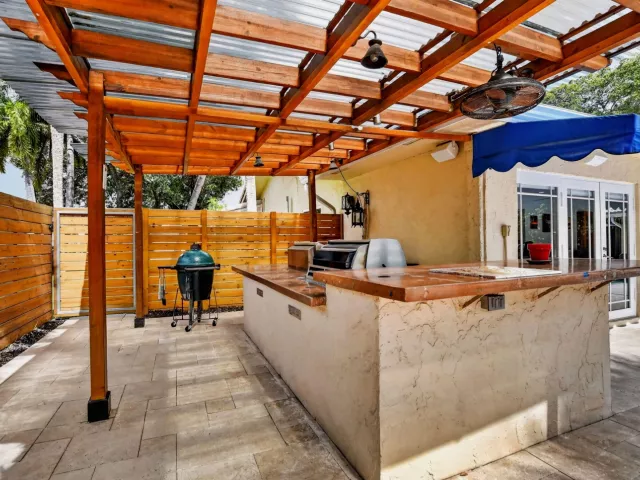 4-bedroom home for sale in Boca Raton - 32 SW 14TH Avenue - MondialRealty
