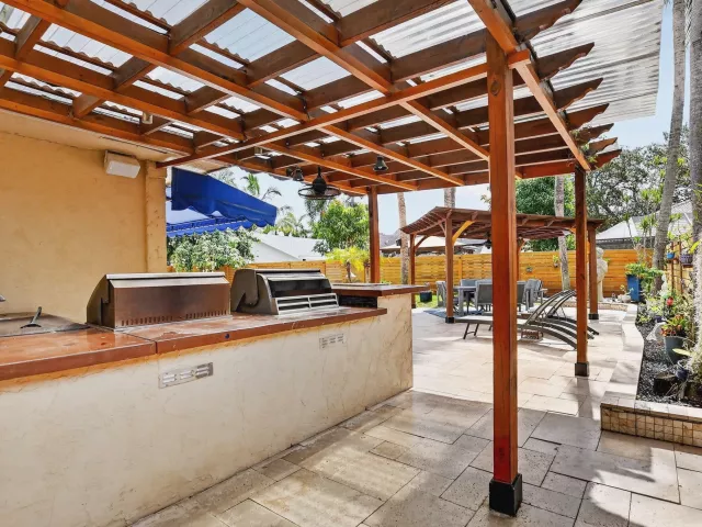 4-bedroom home for sale in Boca Raton - 32 SW 14TH Avenue - MondialRealty