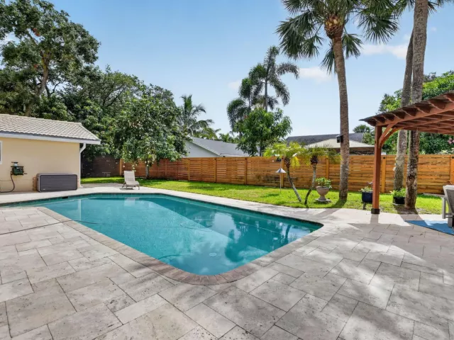4-bedroom home for sale in Boca Raton - 32 SW 14TH Avenue - MondialRealty
