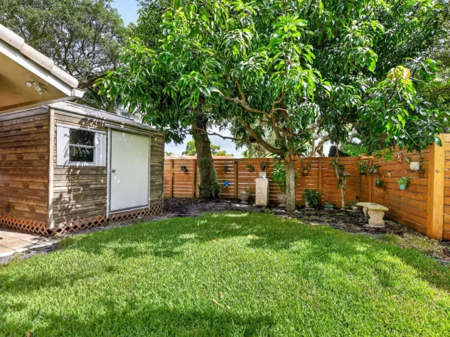 4-bedroom home for sale in Boca Raton - 32 SW 14TH Avenue - MondialRealty