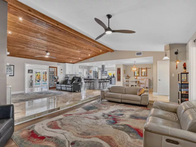 4-bedroom home for sale in Boca Raton - 32 SW 14TH Avenue - MondialRealty