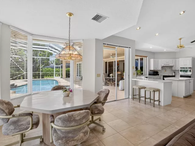 4-bedroom home for sale in Boca Raton - 10192 Shireoaks Lane - MondialRealty