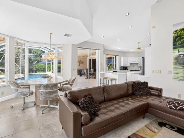 4-bedroom home for sale in Boca Raton - 10192 Shireoaks Lane - MondialRealty