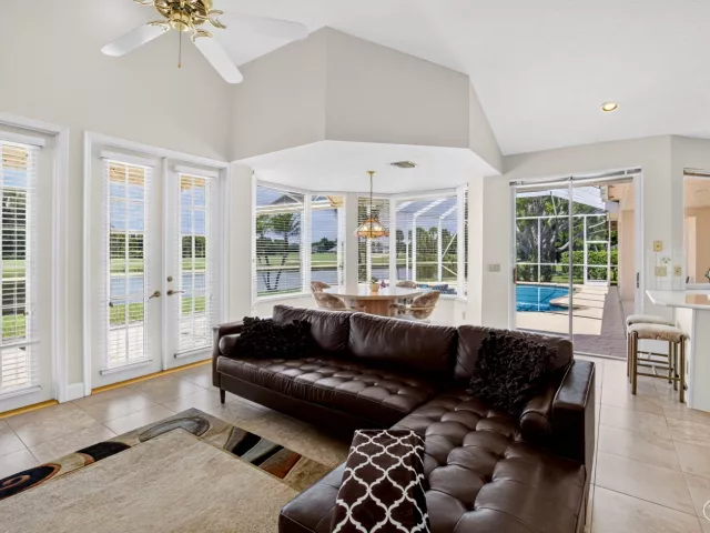 4-bedroom home for sale in Boca Raton - 10192 Shireoaks Lane - MondialRealty