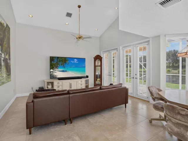 4-bedroom home for sale in Boca Raton - 10192 Shireoaks Lane - MondialRealty