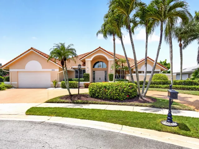 4-bedroom home for sale in Boca Raton - 10192 Shireoaks Lane - MondialRealty