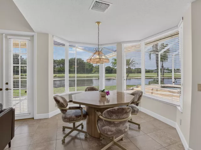 4-bedroom home for sale in Boca Raton - 10192 Shireoaks Lane - MondialRealty