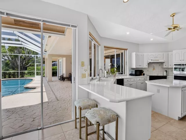 4-bedroom home for sale in Boca Raton - 10192 Shireoaks Lane - MondialRealty