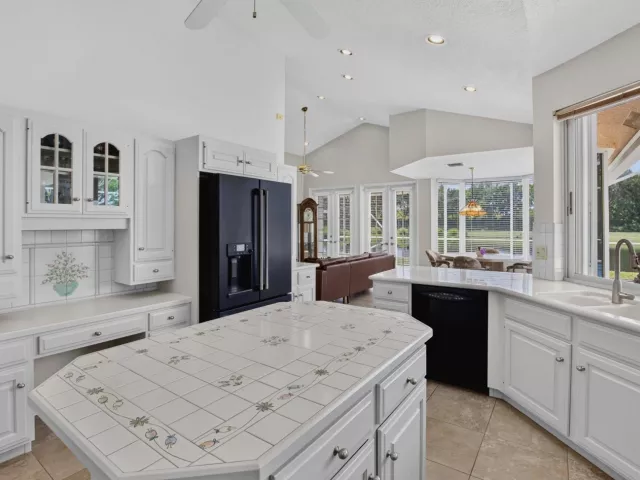 4-bedroom home for sale in Boca Raton - 10192 Shireoaks Lane - MondialRealty