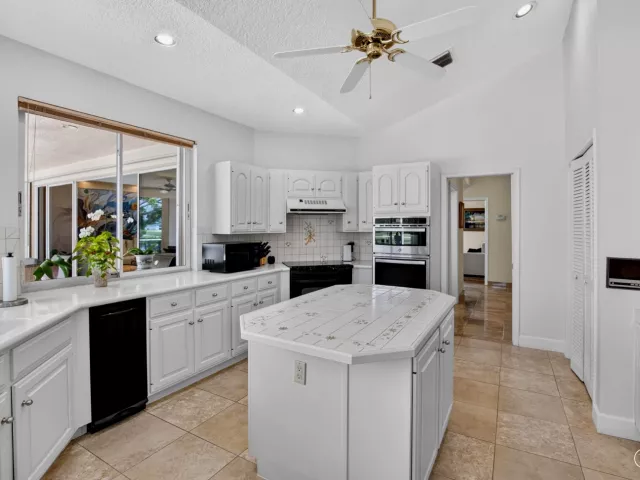 4-bedroom home for sale in Boca Raton - 10192 Shireoaks Lane - MondialRealty