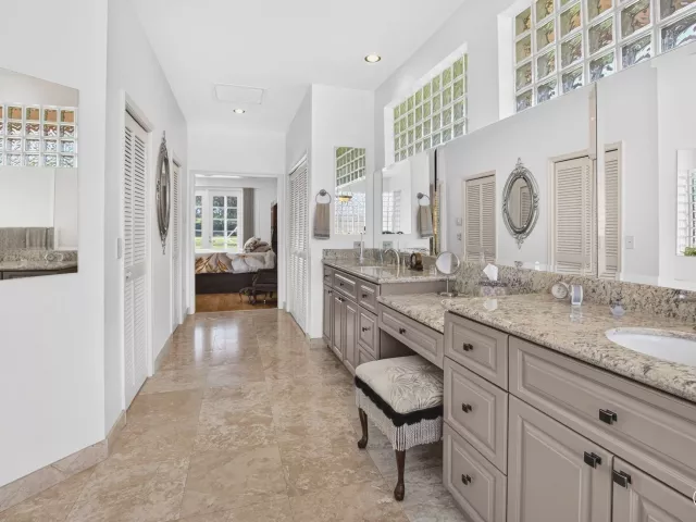 4-bedroom home for sale in Boca Raton - 10192 Shireoaks Lane - MondialRealty