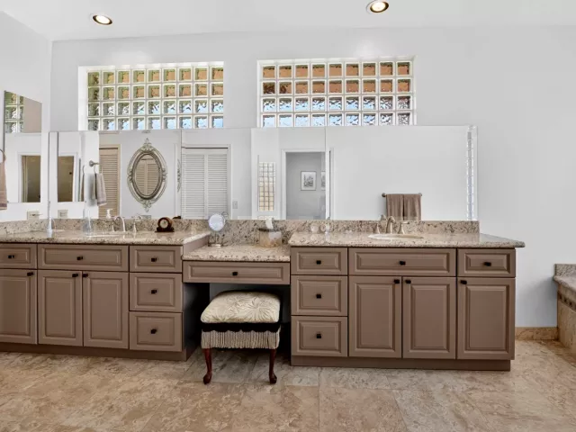4-bedroom home for sale in Boca Raton - 10192 Shireoaks Lane - MondialRealty