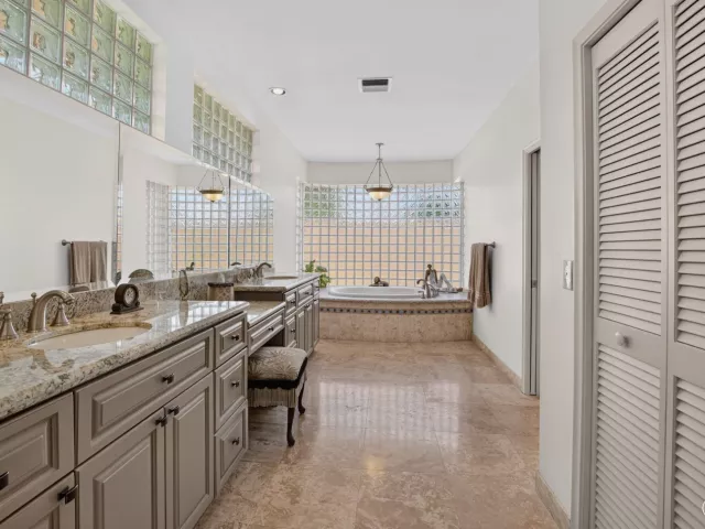 4-bedroom home for sale in Boca Raton - 10192 Shireoaks Lane - MondialRealty