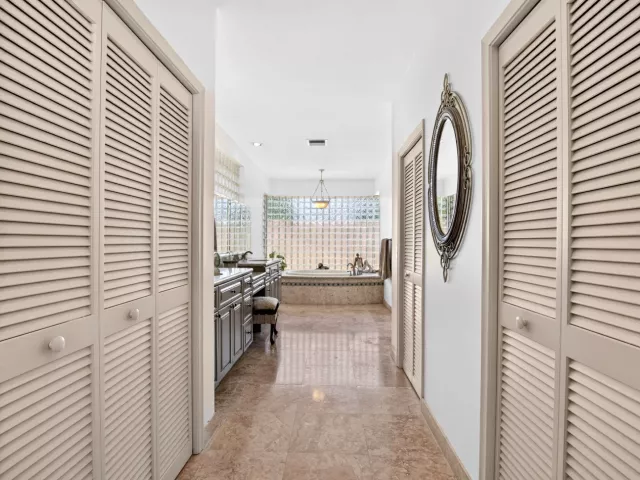 4-bedroom home for sale in Boca Raton - 10192 Shireoaks Lane - MondialRealty